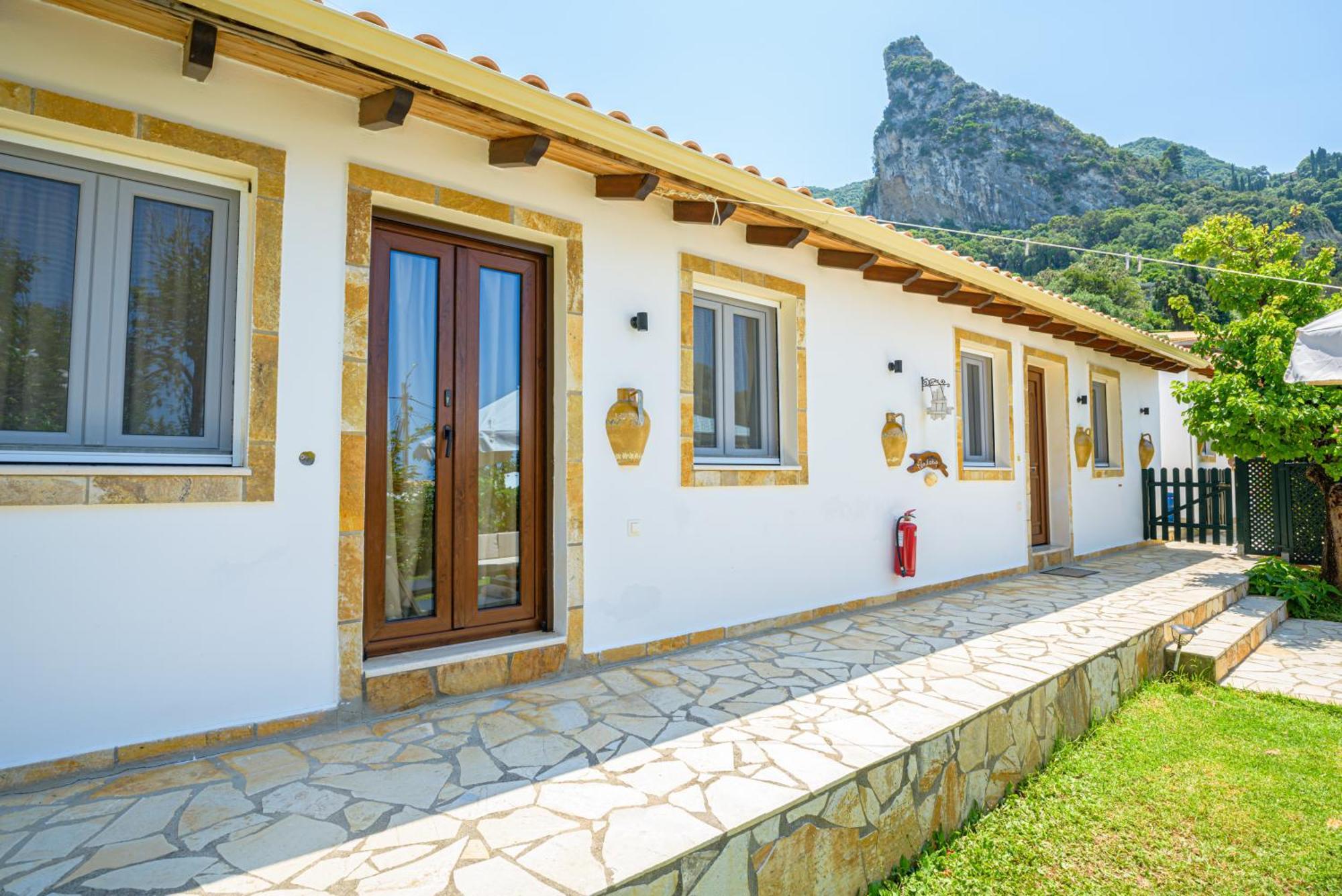 Elena'S Seaside Apartments & Studios Агиос Гордиос Стая снимка