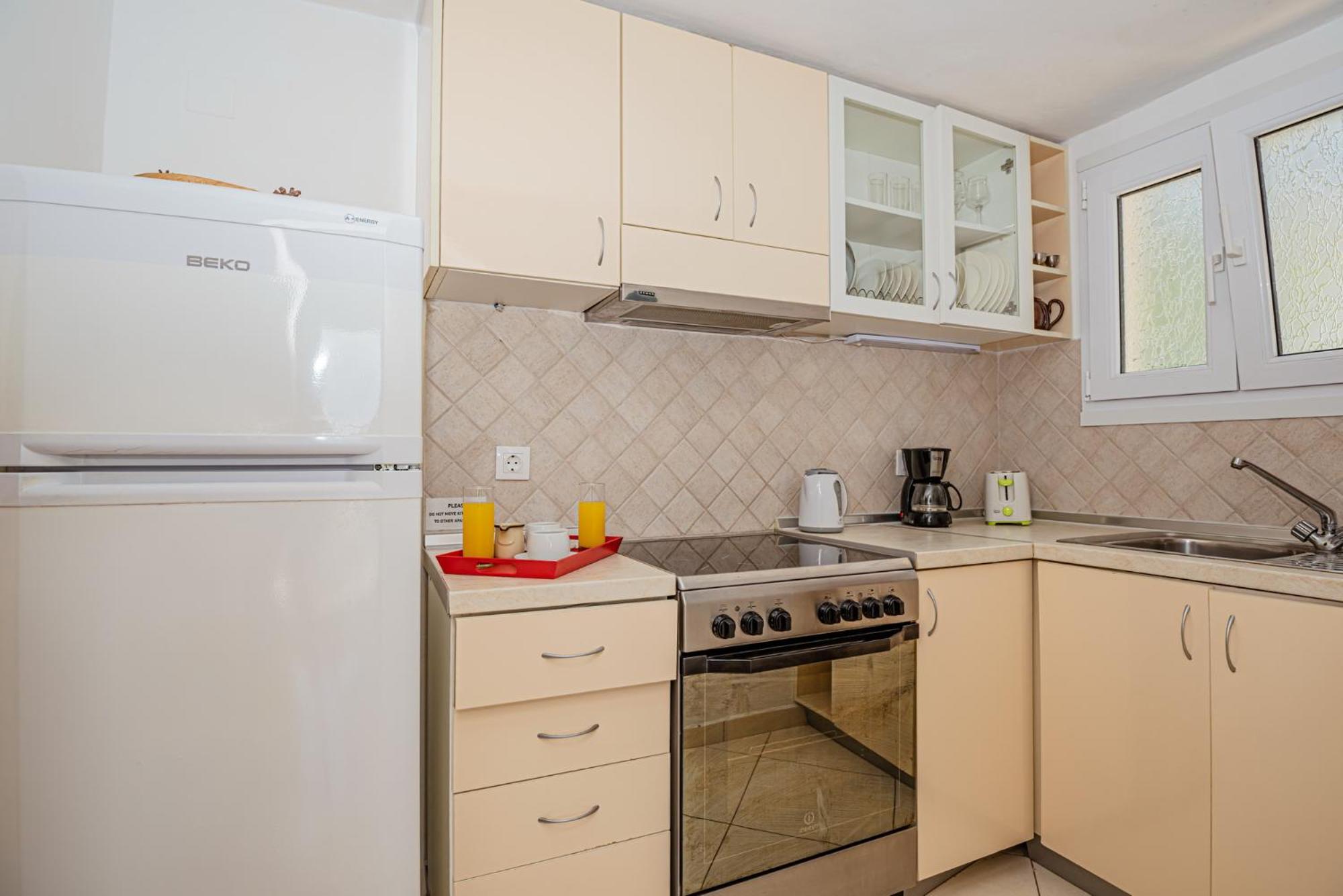 Elena'S Seaside Apartments & Studios Агиос Гордиос Стая снимка